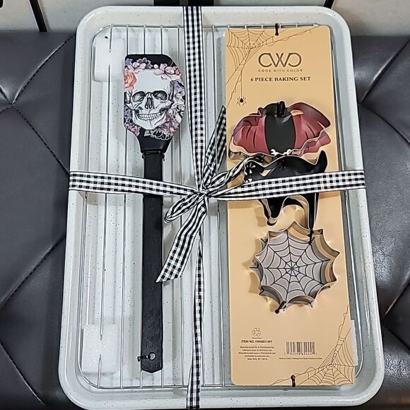 Cook with Color 6 piece Halloween Baking set. - Picture 2 of 6